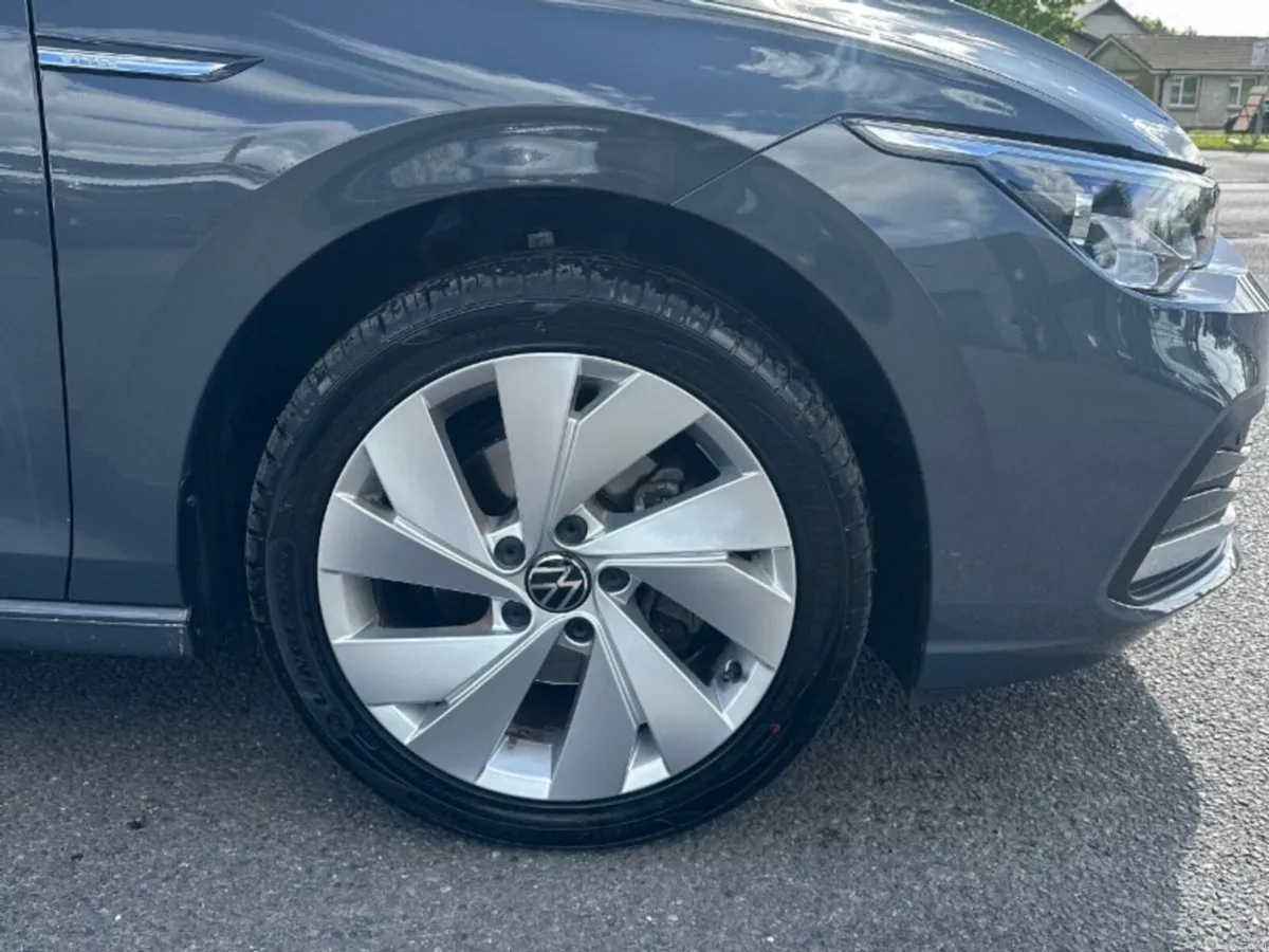 Volkswagen Golf 2.0 TDI 115HP Style DSG - Image 3