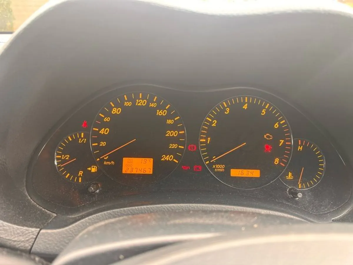 2006 avensis - Image 2