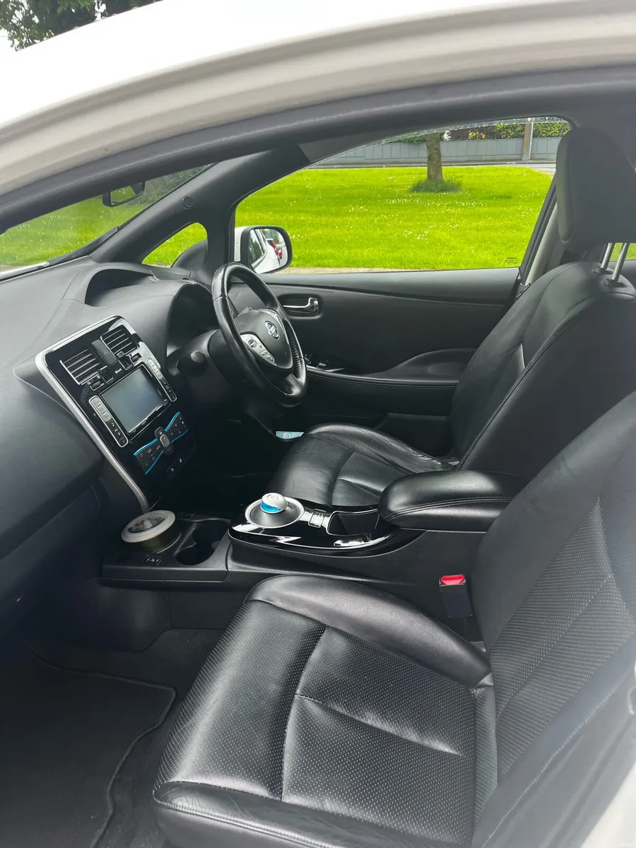 White Nissan Leaf Tekna - Image 1