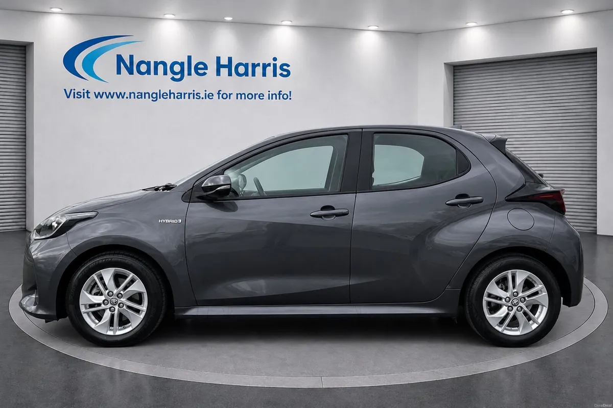 Toyota Yaris HYBRID - Image 2