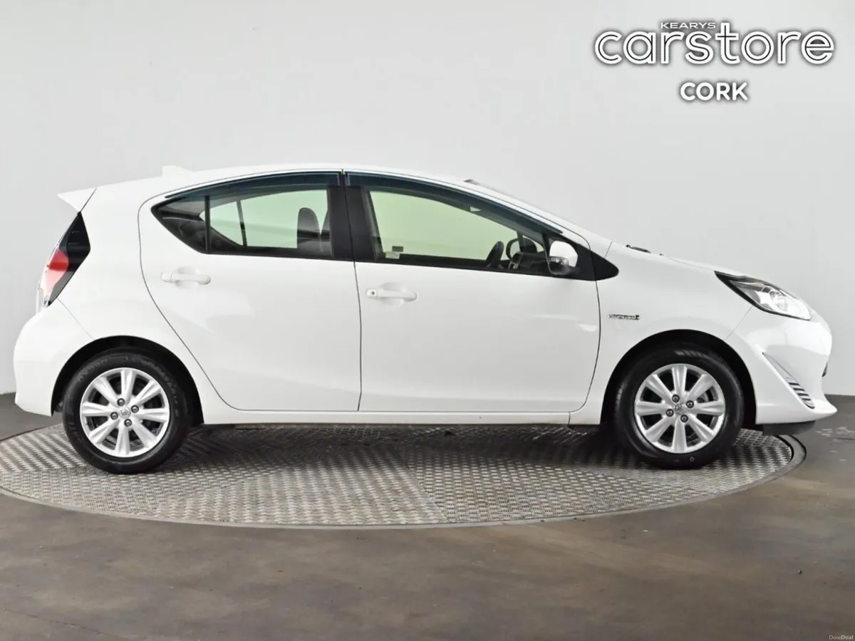Toyota Aqua 1.8 Hybrid - Image 2