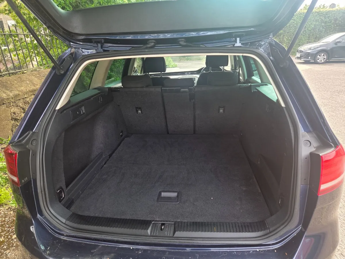 2017 Volkswagen Passat Estate Diesel - Image 2