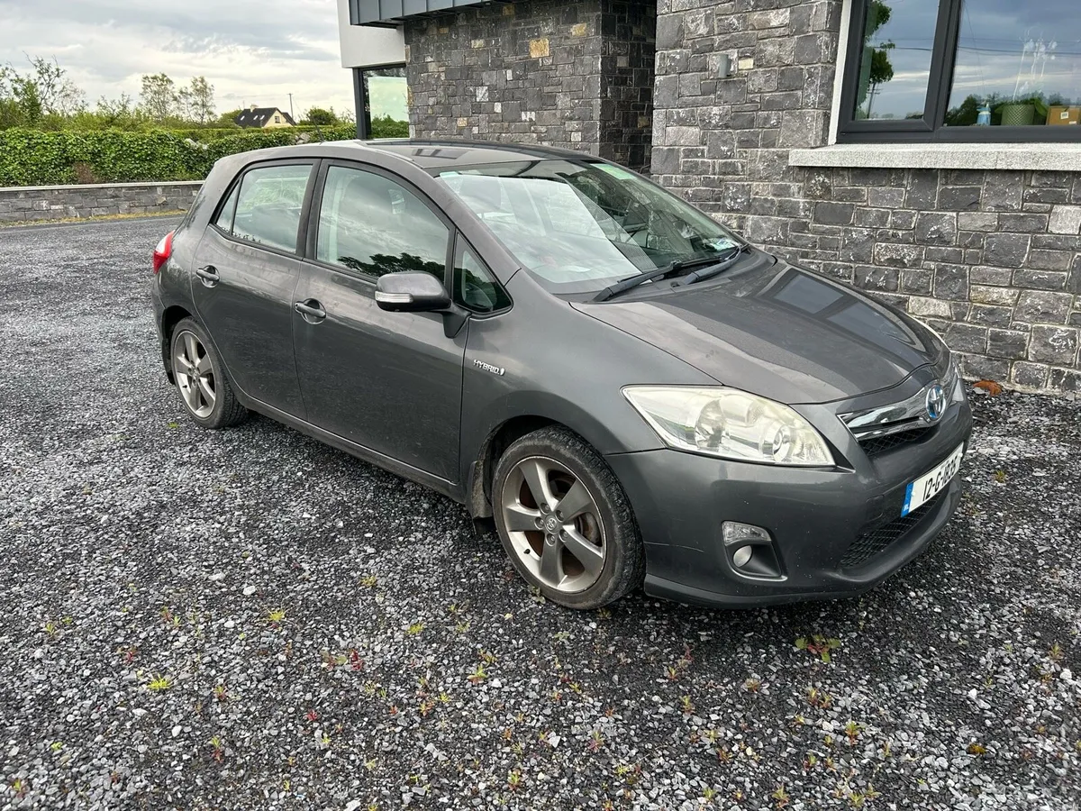 Toyota Auris Auto 1.8 - Low Mileage. - Image 2