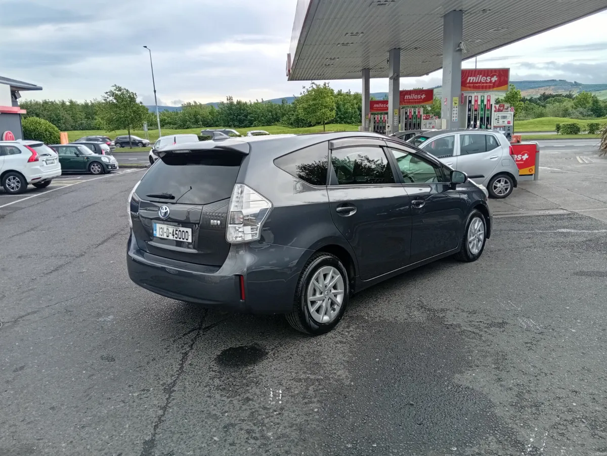 2013 Toyota Prius estate - Image 6