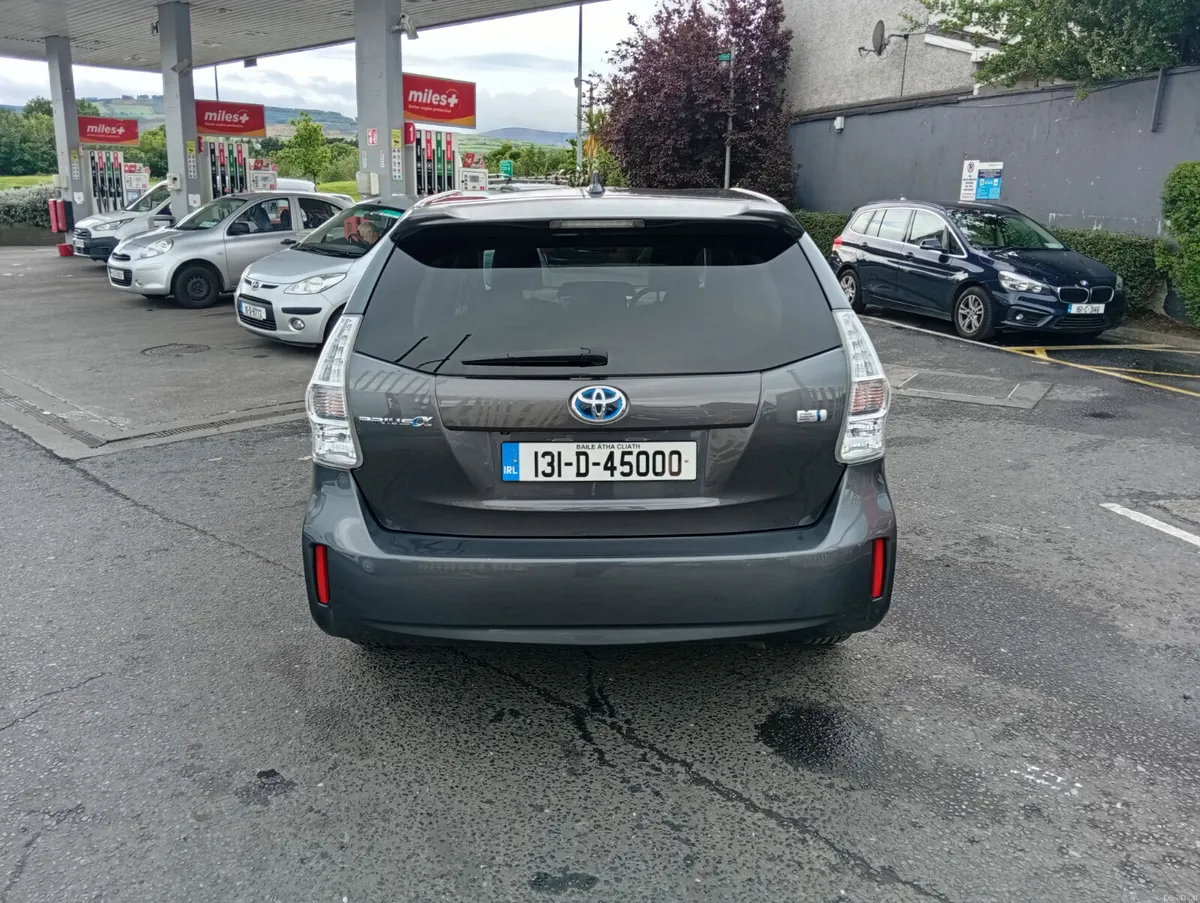 2013 Toyota Prius estate - Image 5