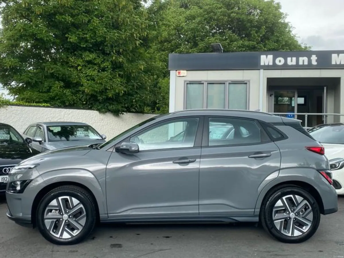 Hyundai KONA Only 9K km's SE Connect 39kw - Image 4