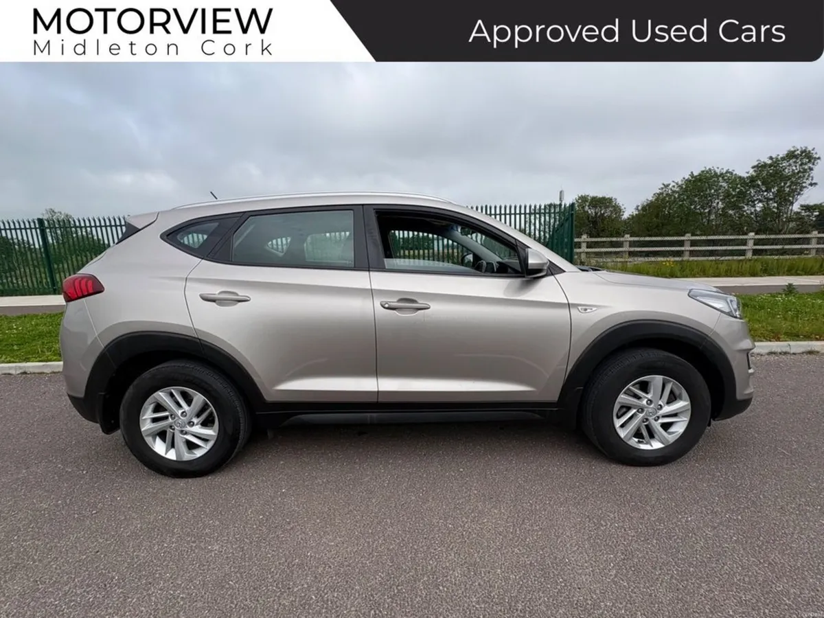 Hyundai Tucson premium spec 5DR, **only 78000km** - Image 3