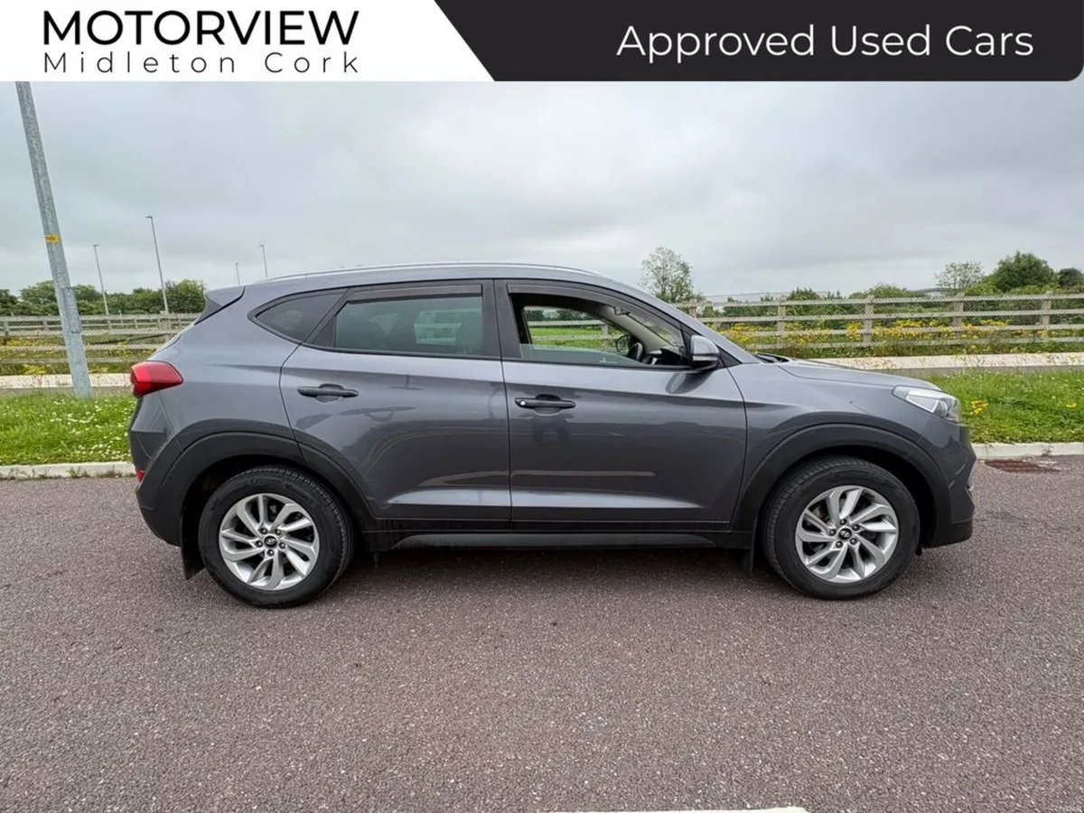 Hyundai Tucson 1.7 Executive 5DR, Daytime Running - Image 3