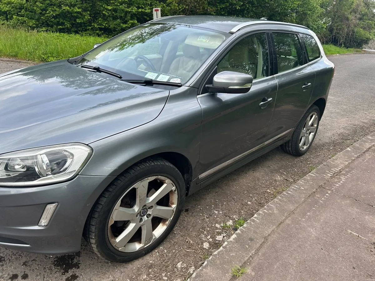 2015 Volvo SC60 automatic - Image 3