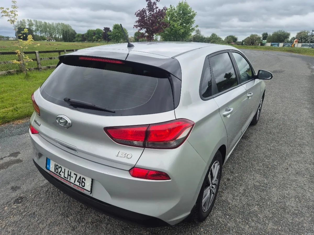 Hyundai i30 DELUXE 5DR - Image 4