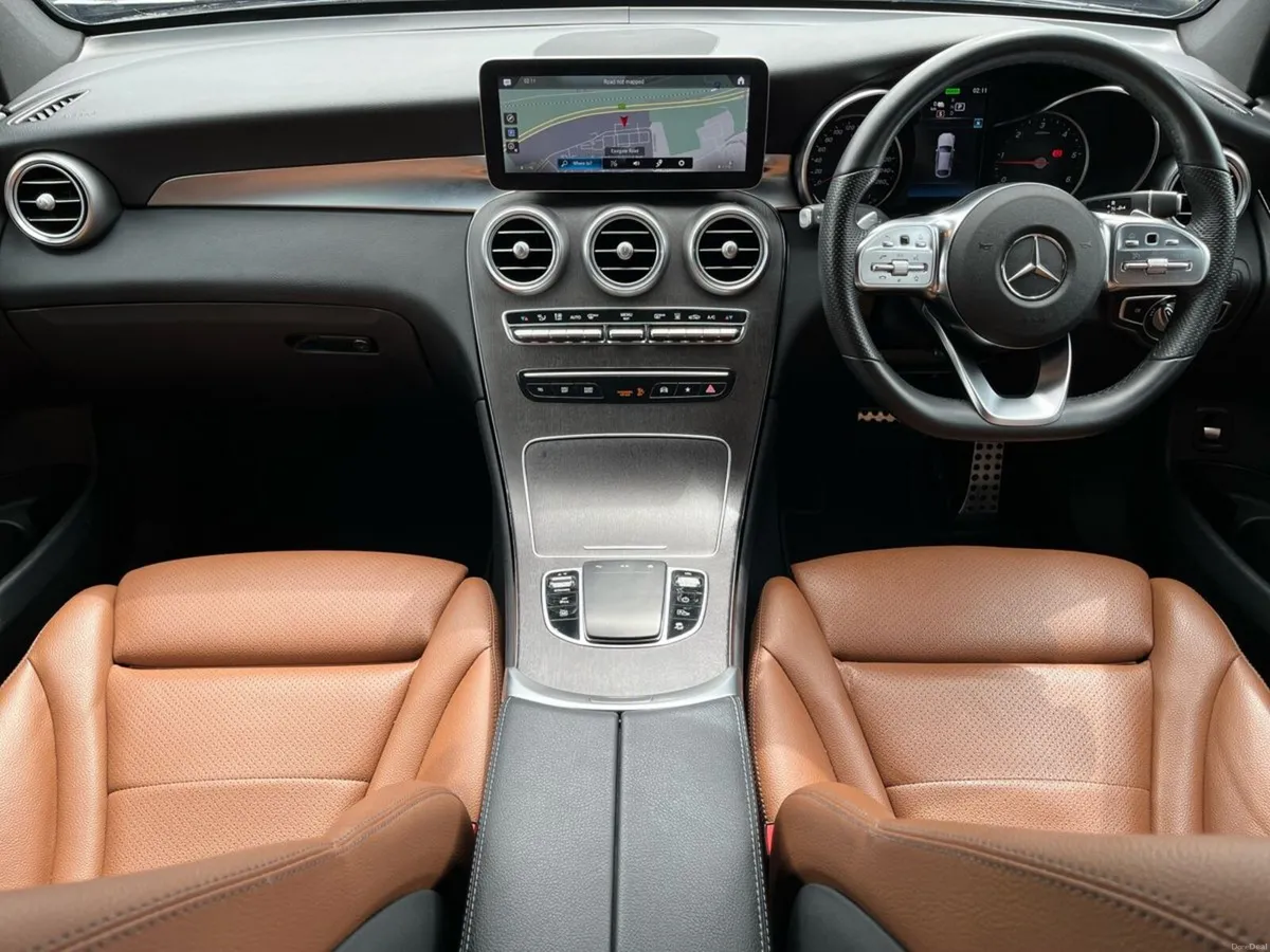 Mercedes-Benz GLC 300DE AMG Line PHEV SUV - Image 4