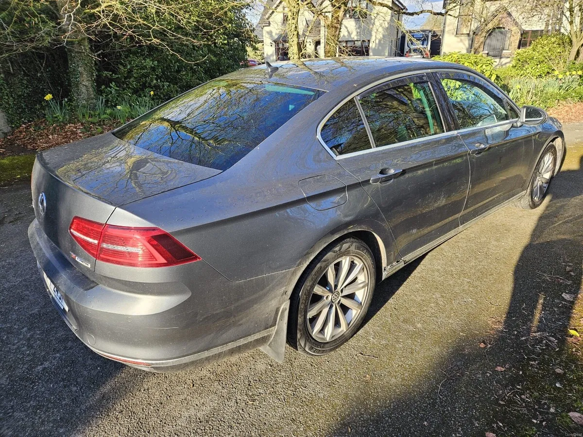 Volkswagen Passat- HIGH SPEC - Image 2