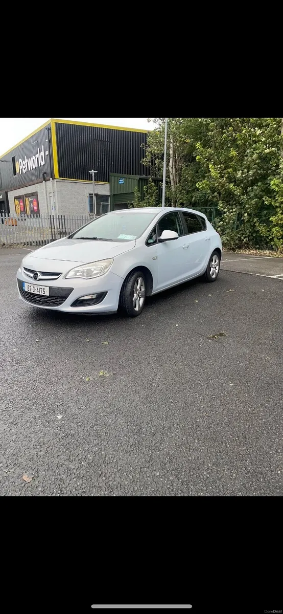Opel Astra 2015 - Image 1