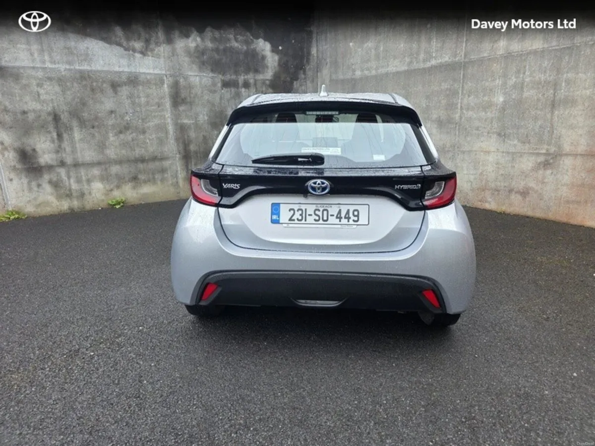 Toyota Yaris YARIS 1.5 HYBRID LUNA - Image 4
