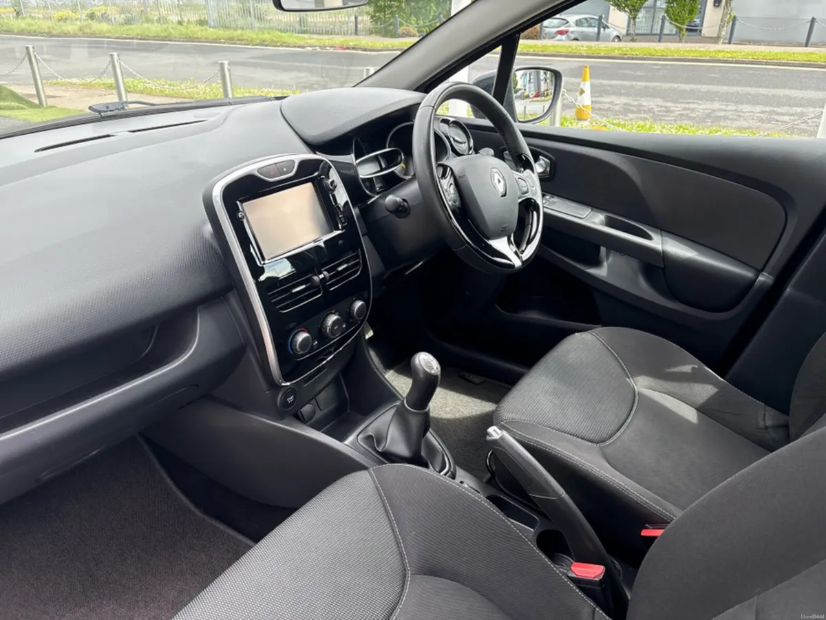 Renault Clio 1.2 4DR PETROL MANUAL - Image 3