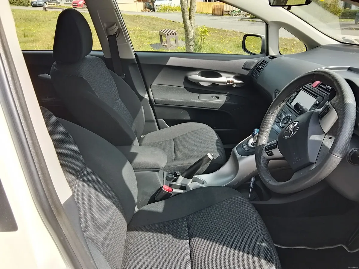 Toyota Auris 2012 - Image 3