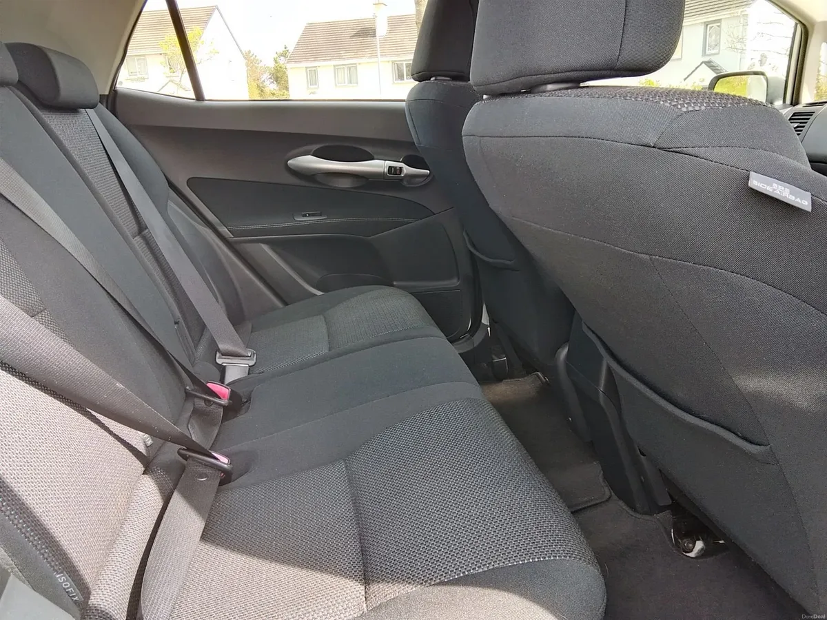 Toyota Auris 2012 - Image 4
