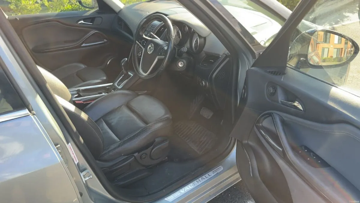 Automatic Vauxhall Zafira Tourer Tax/Test - Image 4