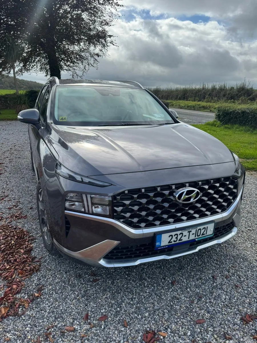 Hyundai Santa Fe 2023 - Image 2