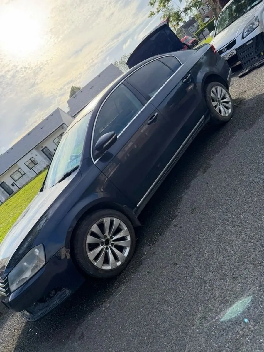 2012 Volkswagen Passat - Image 1