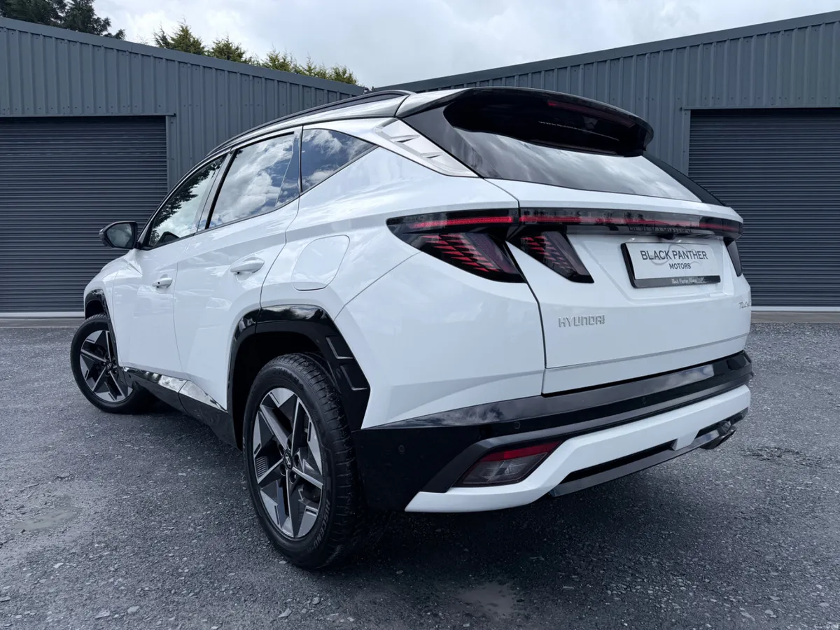 Hyundai Tucson 242’ Executive Plus TOP SPEC/LOW KM - Image 3