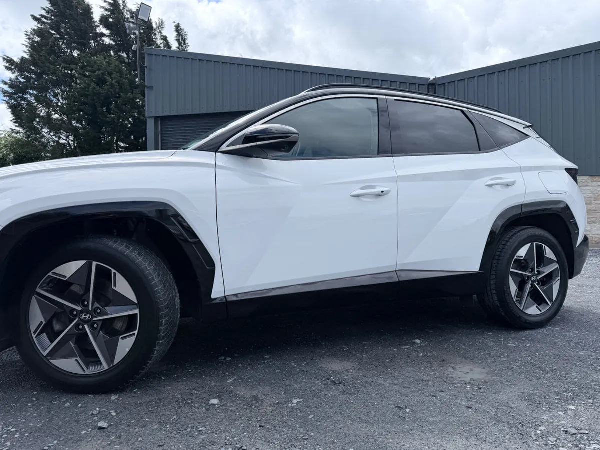 Hyundai Tucson 242’ Executive Plus TOP SPEC/LOW KM - Image 5