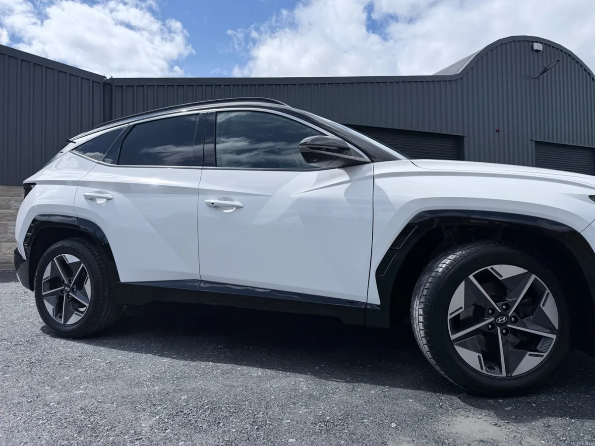 Hyundai Tucson 242’ Executive Plus TOP SPEC/LOW KM - Image 6