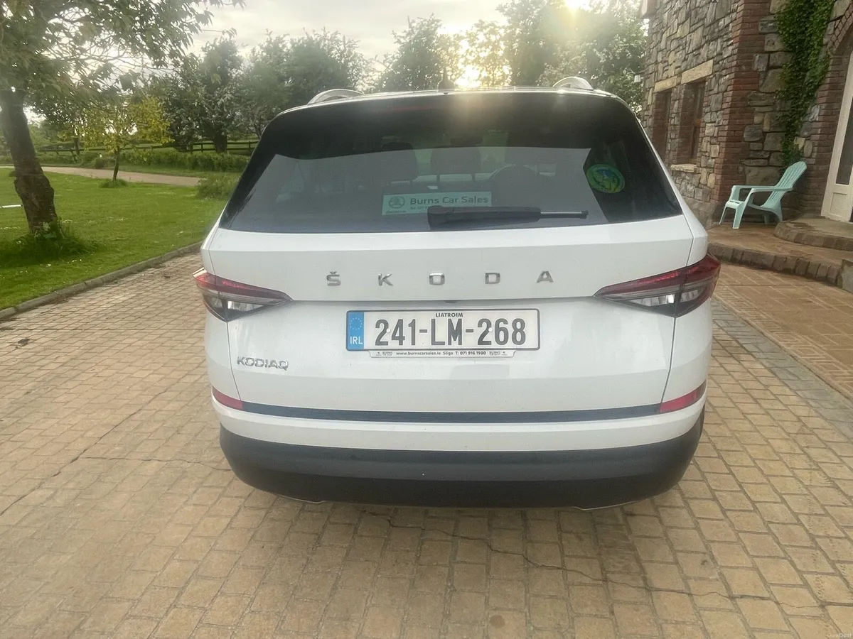 Car - Image 3