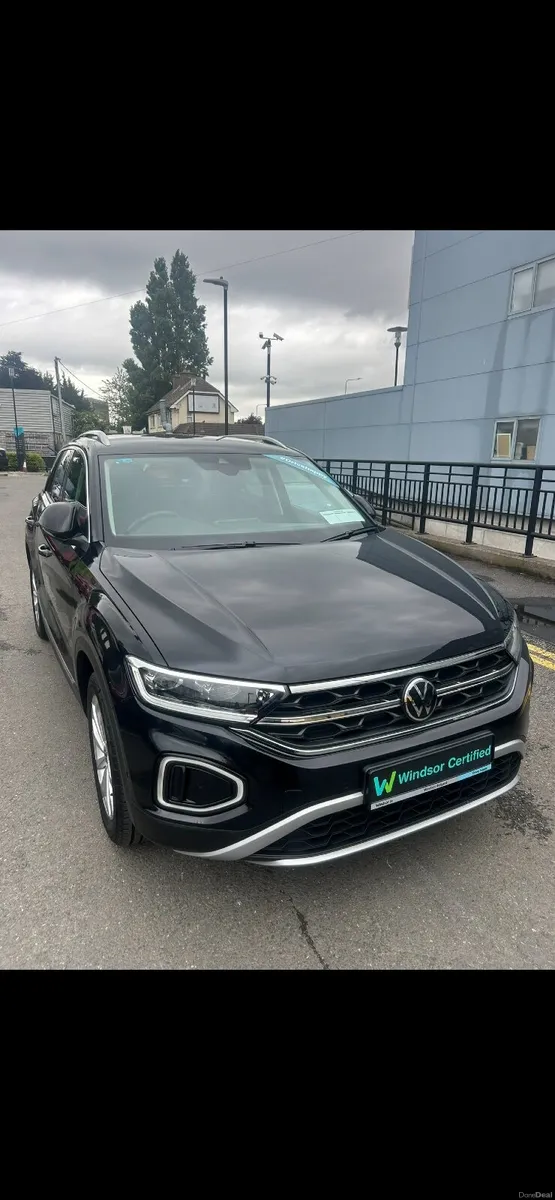 Volkswagen T-Roc 2023 - Image 1