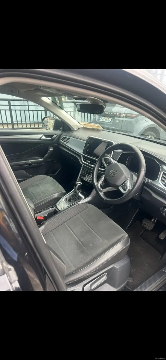 Volkswagen T-Roc 2023 - Image 2