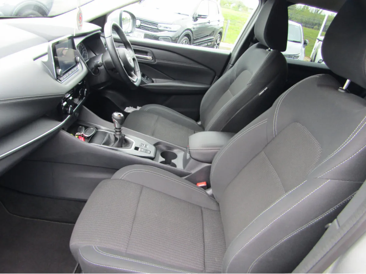 Nissan Qashqai 1.3 HYB SV MY2 4DR - Image 6