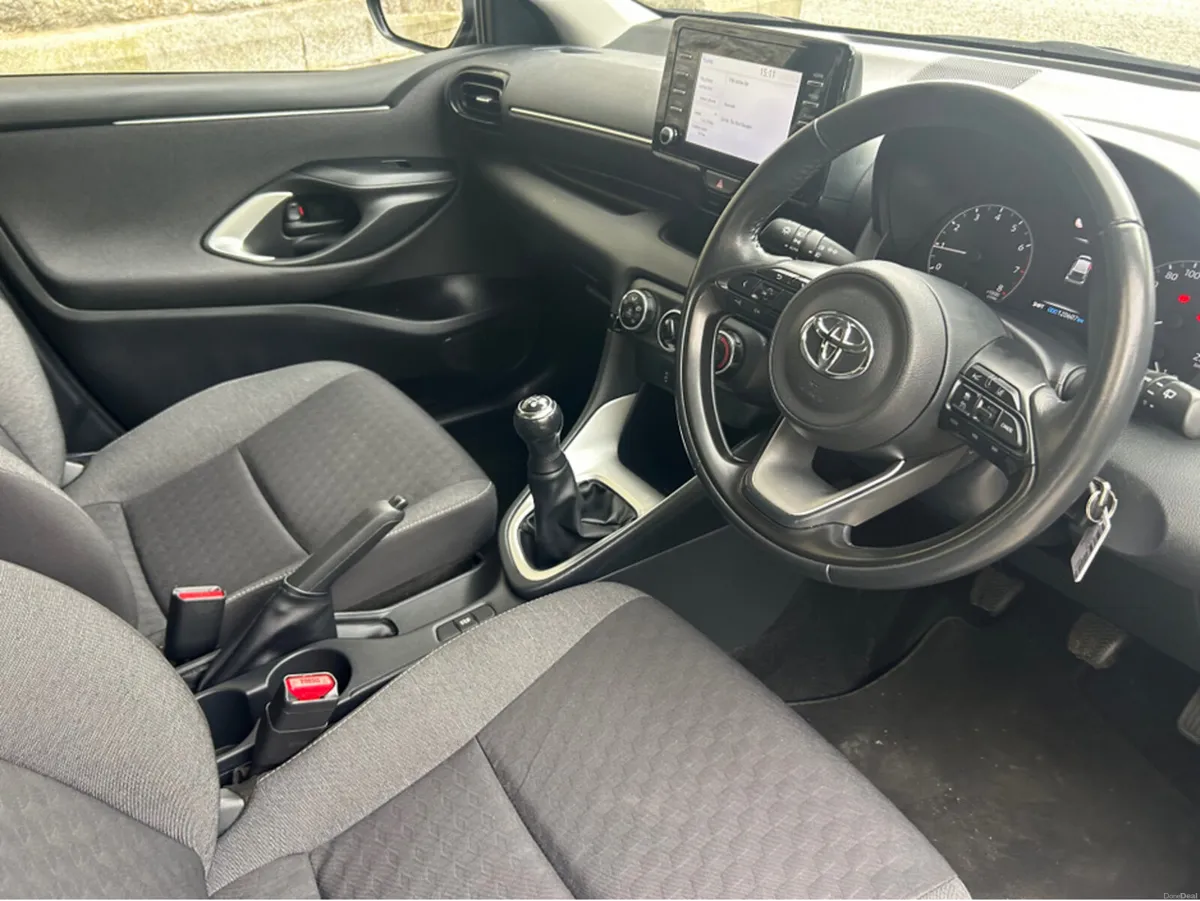 Toyota Yaris 1.0 LUNA - Image 6