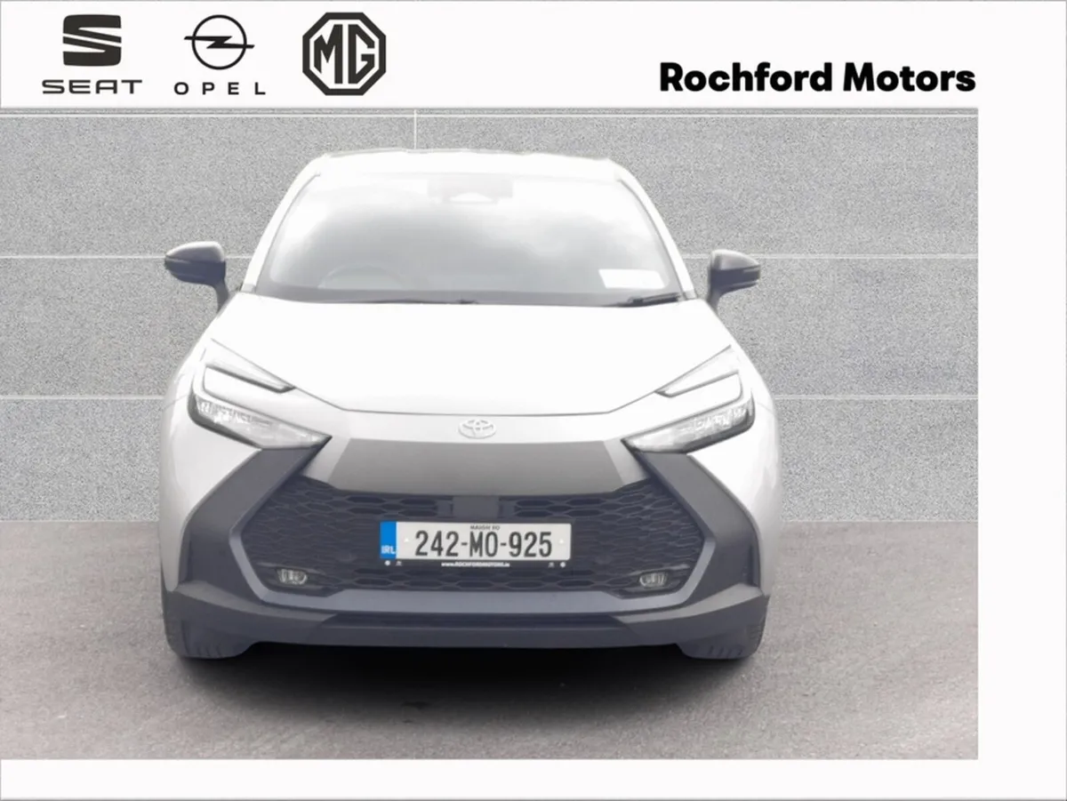Toyota C-HR HEV SPORT - Image 2