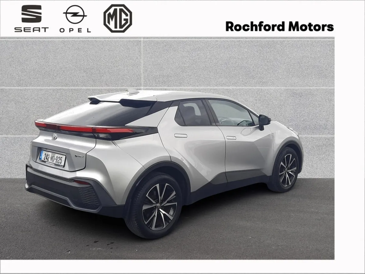 Toyota C-HR HEV SPORT - Image 4