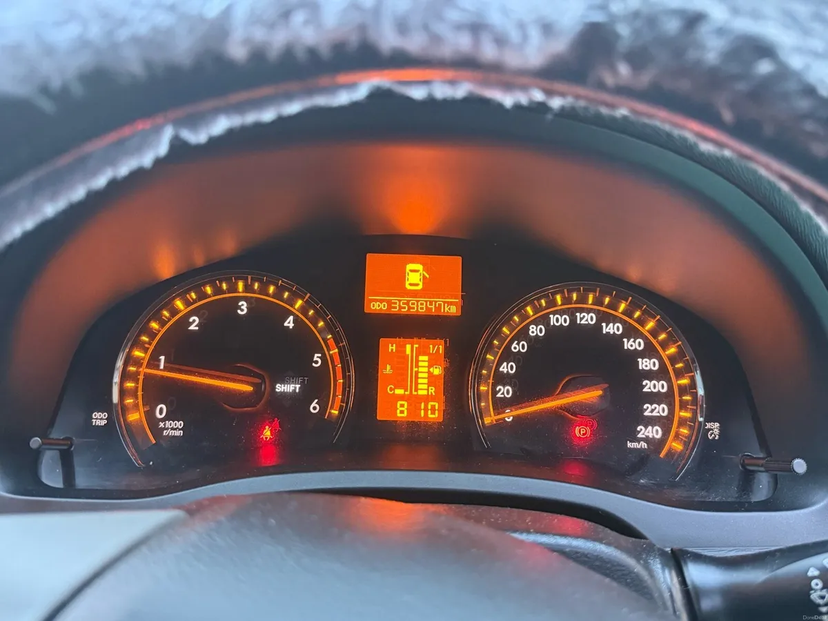toyota avensis 2010  - Image 2