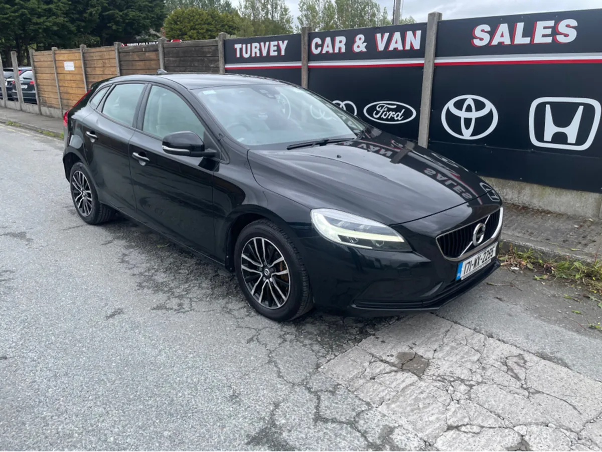 Volvo V40 D2 MOMENTUM ED GT 5DR AUTO - Image 2