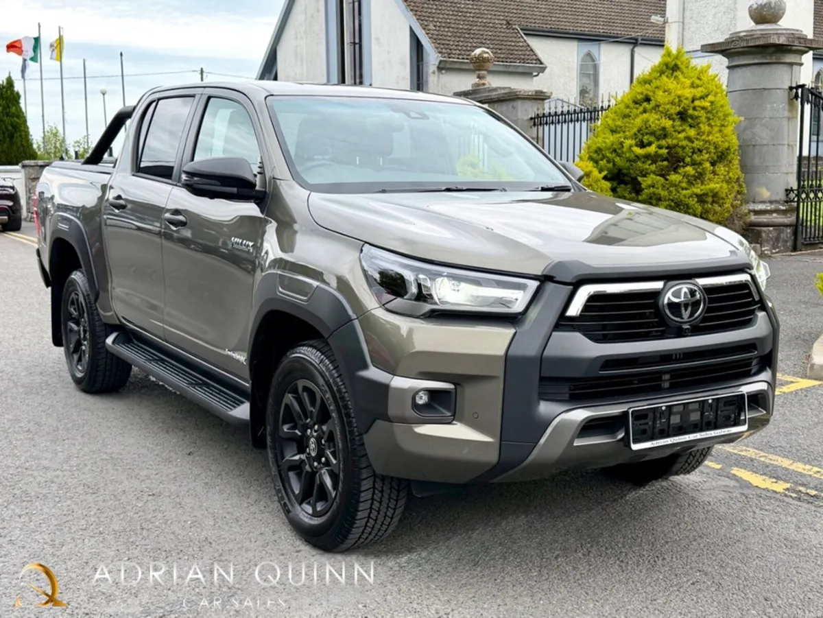 Toyota Hilux 2.8 D4D AUTO INVINCIBLE X CREW CAB=== - Image 4