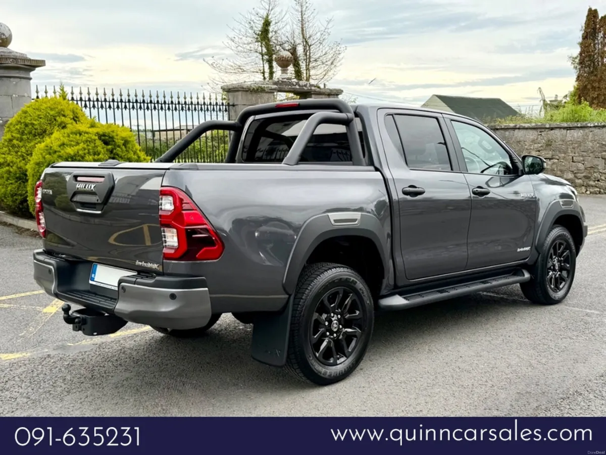 Toyota Hilux 2.8 D4D Invincible X Auto Crew Cab==€ - Image 3