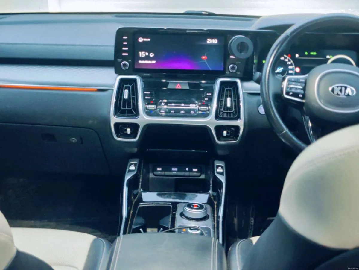 Kia Sorento 2021 K4 AWD  PHEV 7 Seater Black hitch - Image 2