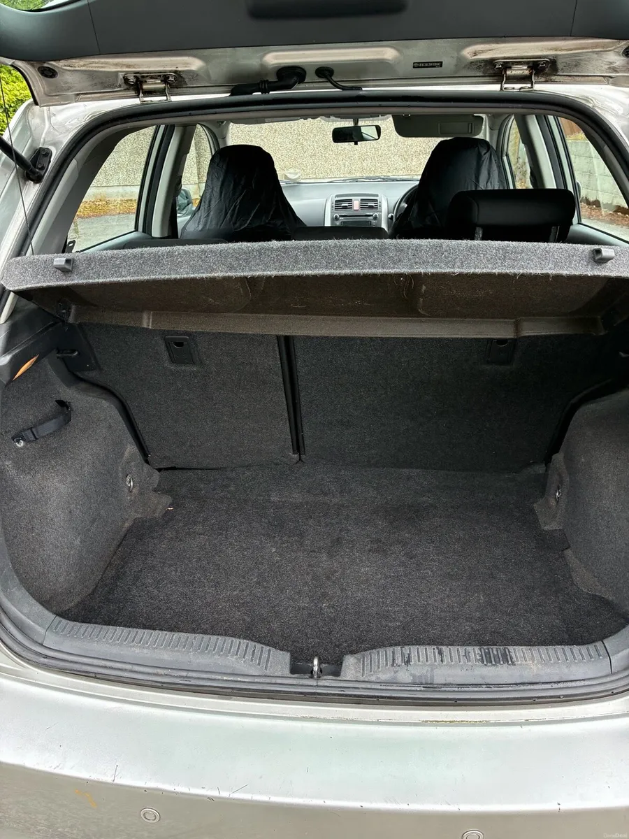 08 Toyota Auris 1.4 - Image 4
