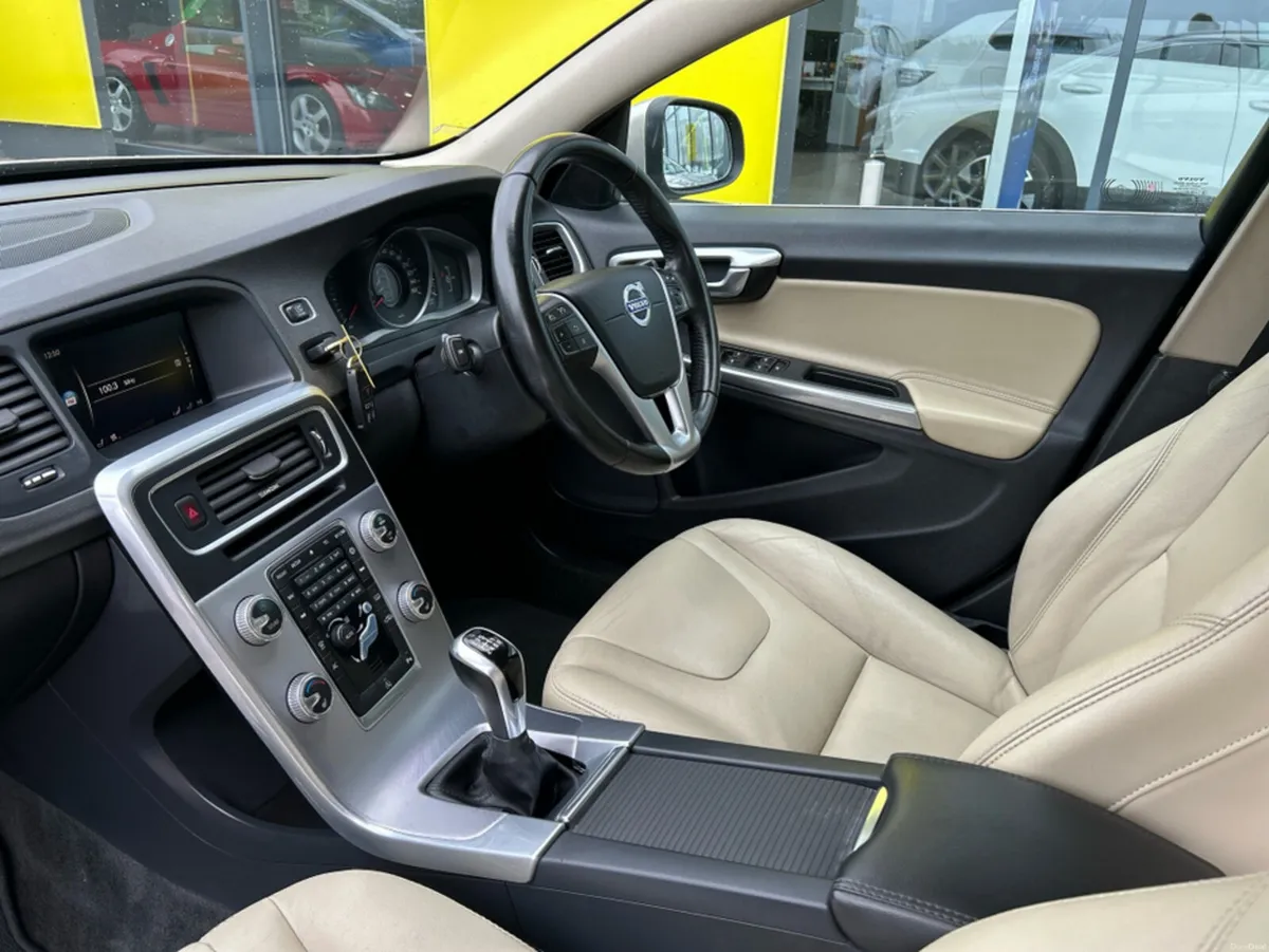 Volvo V60 D3 SE 5DR - Image 3