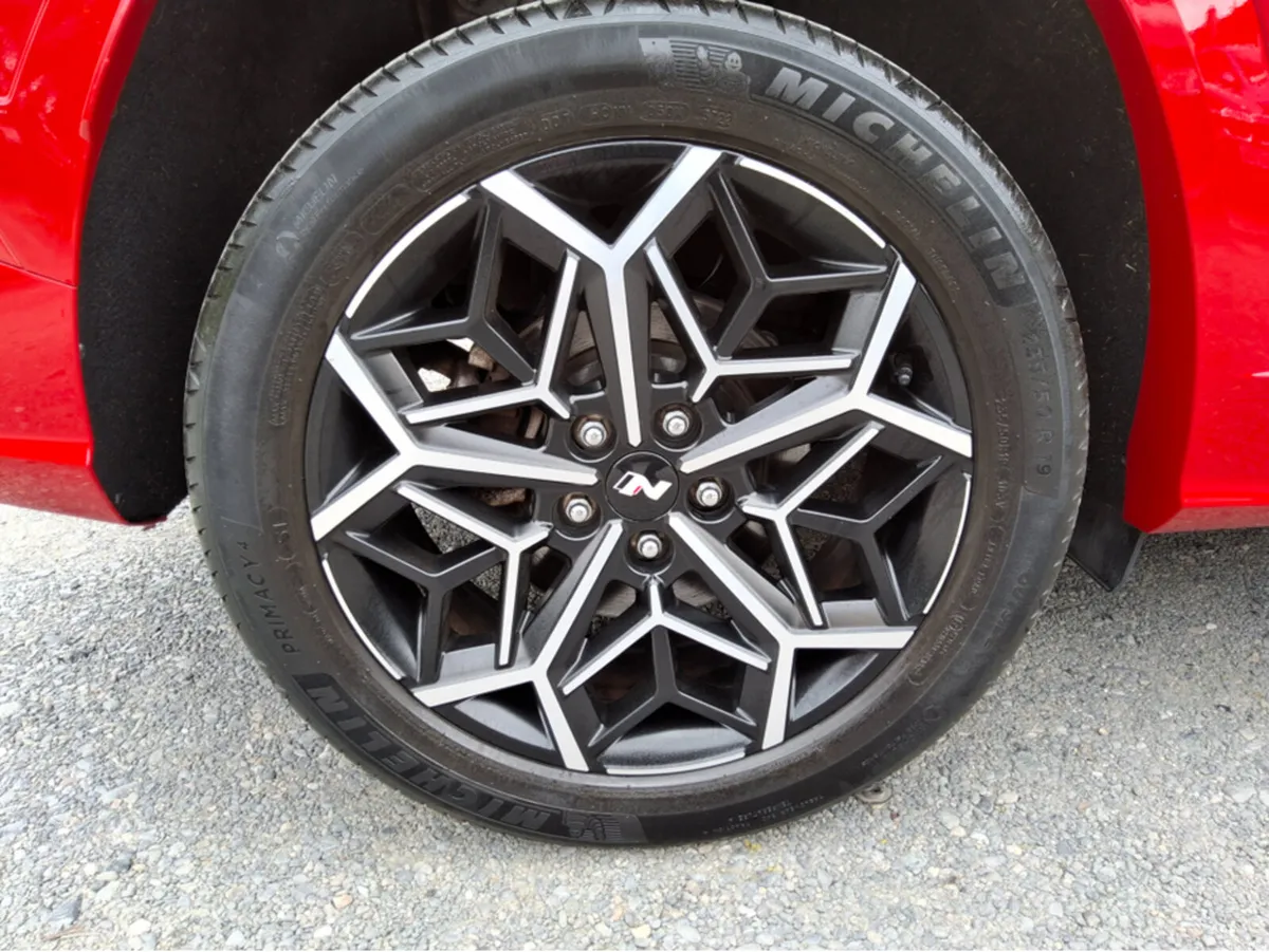 Hyundai Tucson PHEV N-LINE ** 4 WHEEL DRIVE ** - Image 5