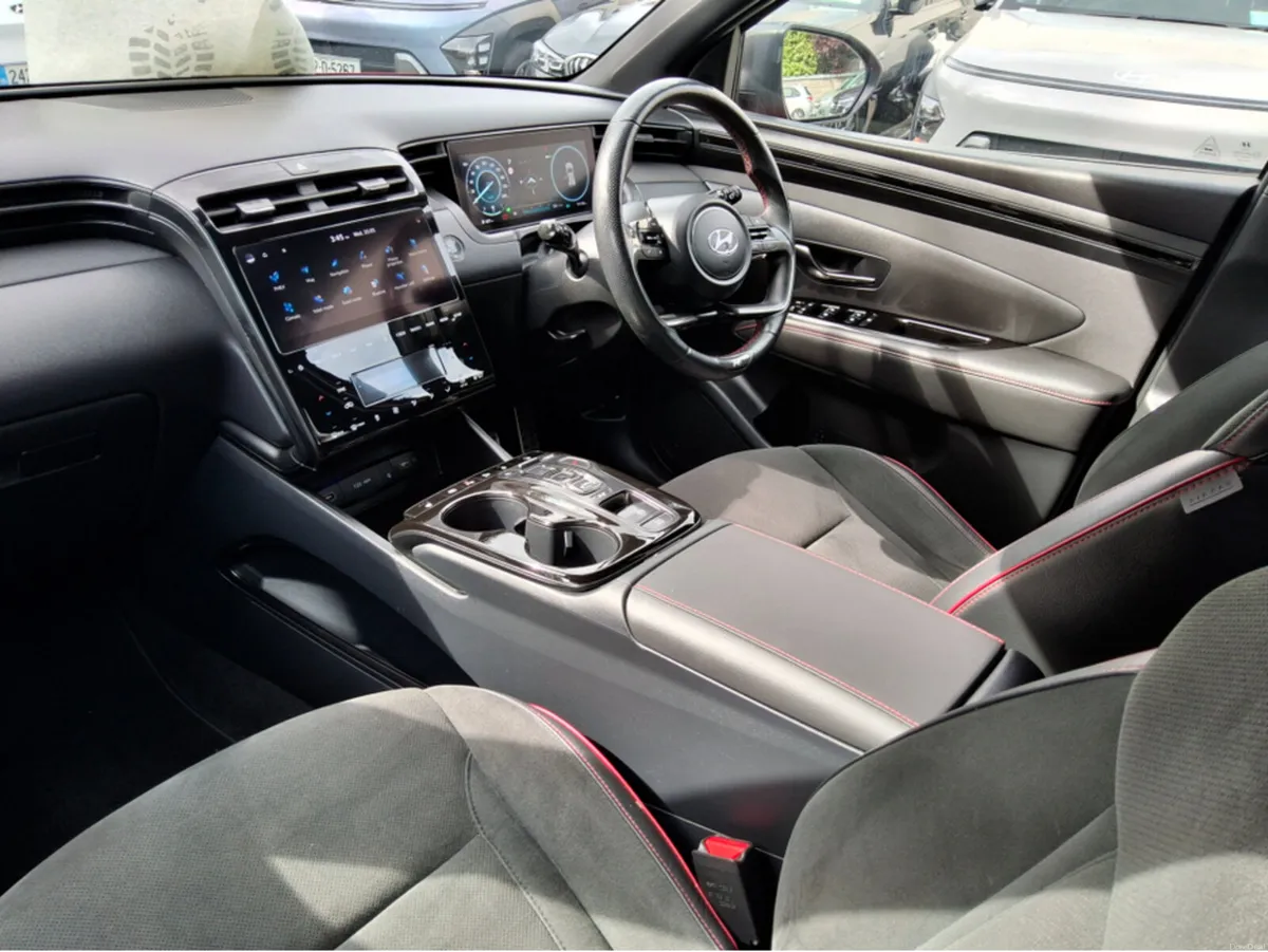 Hyundai Tucson PHEV N-LINE ** 4 WHEEL DRIVE ** - Image 6