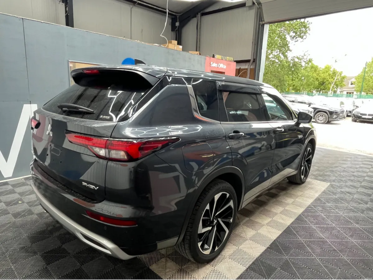 Mitsubishi Outlander 2024 MITSUBISHI OUTLANDER P 2 - Image 2