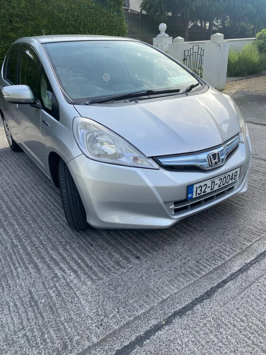 Honda Fit, 1.3 Petrol Hybrid Automatic, 132 - Image 3