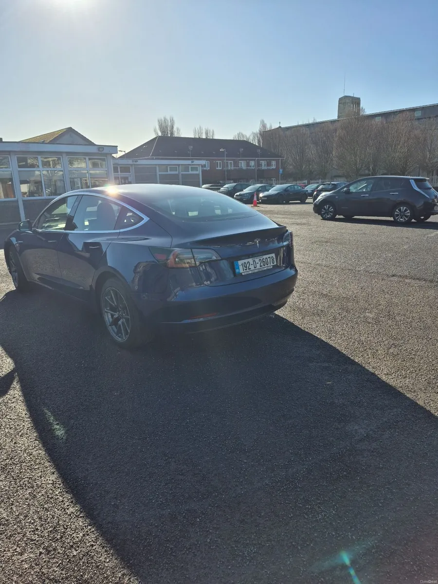 Tesla Model 3 2019 - Image 3