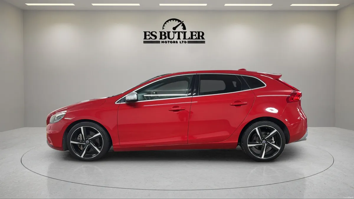 2016 Volvo V40 2.0L DIESEL AUTO R DESIGN LOW KMS - Image 2