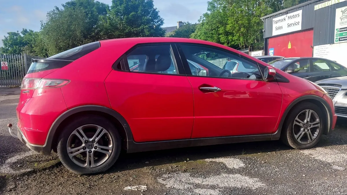 Honda Civic 2011 - Image 2