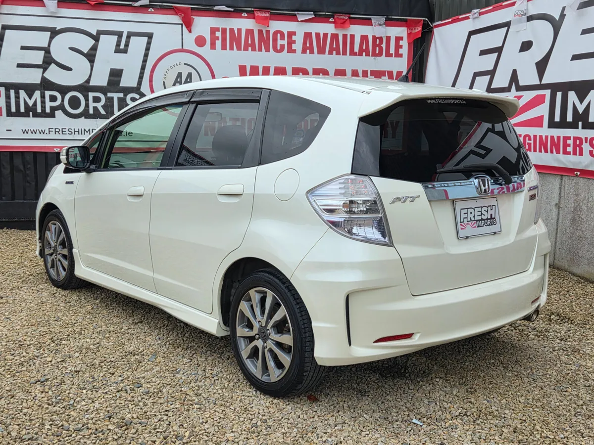 HONDA FIT RS HYBRID LOW KM - Image 5