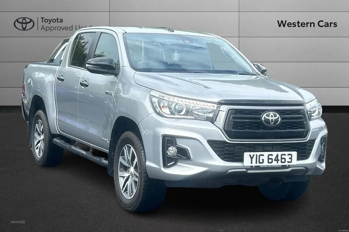 Toyota Hilux 2.4 D-4D Invincible X Auto 4WD Euro 6 - Image 1